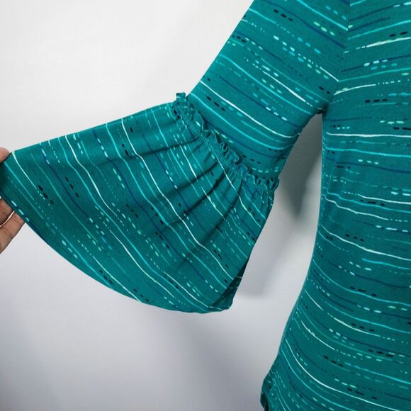 Apt. 9 Shirt Top 3/4 Bell Sleeves Comfy Soft Stretch Size Medium Green - Picture 4 of 13